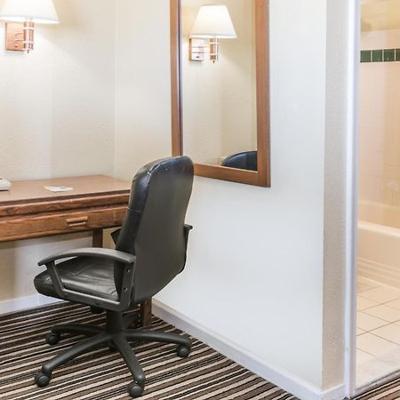 Days Inn By Wyndham Henrietta/Rochester Area Room photo