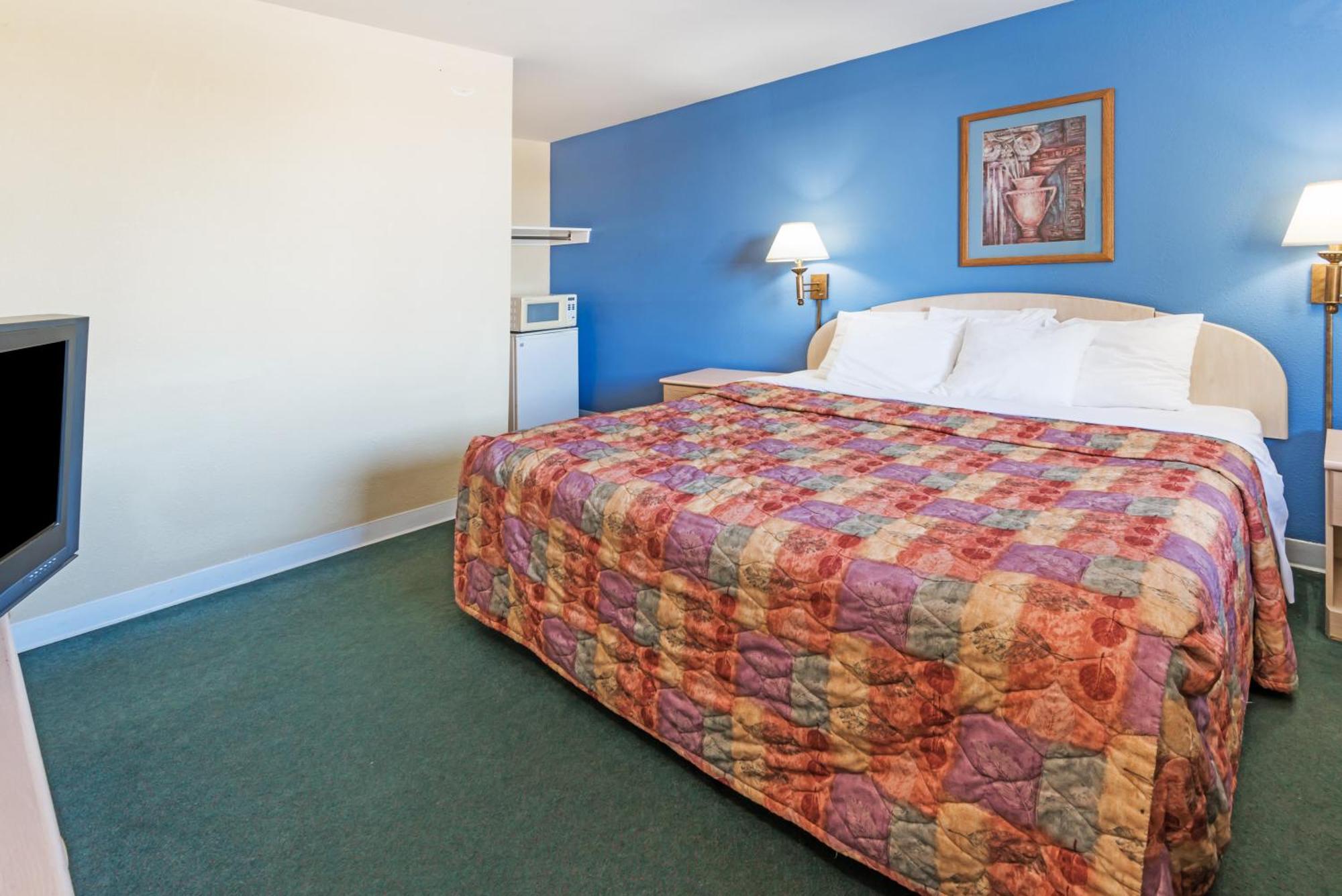 Days Inn By Wyndham Henrietta/Rochester Area Room photo