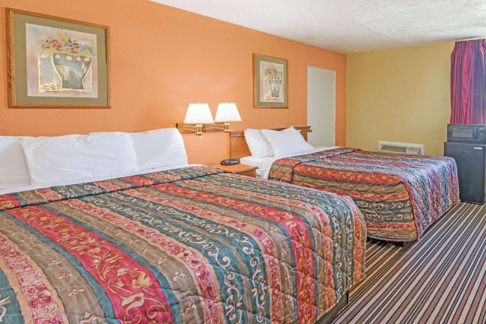 Days Inn By Wyndham Henrietta/Rochester Area Exterior photo